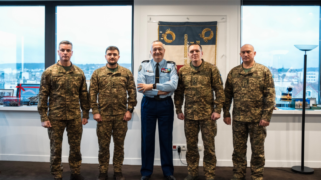 Rencontre entre le directeur général de la Gendarmerie nationale et le commandant de la Garde nationale ukrainienne