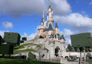 Fillette de 9 ans « mariée » à Disneyland Paris : l’Occident s’effondre dans une décadence abjecte !