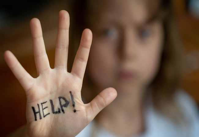 L’Aide Sociale à l’Enfance en France : un scandale d’État qui trahit les plus vulnérables