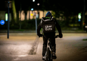 La nébuleuse Uber : un empire bâti sur la crise, l’exploitation et l’illusion d’innovation
