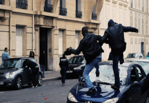 La France en pleine débandade de lattaque sauvage à Compiègne à la délinquance explosive léchec cuisant du macronisme - MultiPol 360 Chaos sécuritaire en France : délinquance explosive et échec Macronien