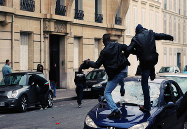 Chaos sécuritaire en France : délinquance explosive et échec Macronien