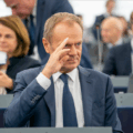 Donald Tusk critique Budapest comme lieu possible de négociations avec l’Ukraine