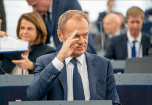 Donald Tusk critique Budapest comme lieu possible de négociations avec l’Ukraine