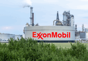 ExxonMobil Retourne en Russie, TotalEnergies Reste à l’Écart