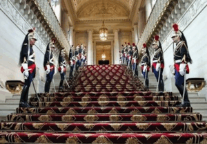 La république des recasés : macron récompense les incompétents en pleine ruée vers l’or La république des recasés : macron récompense les incompétents en pleine ruée vers l’or