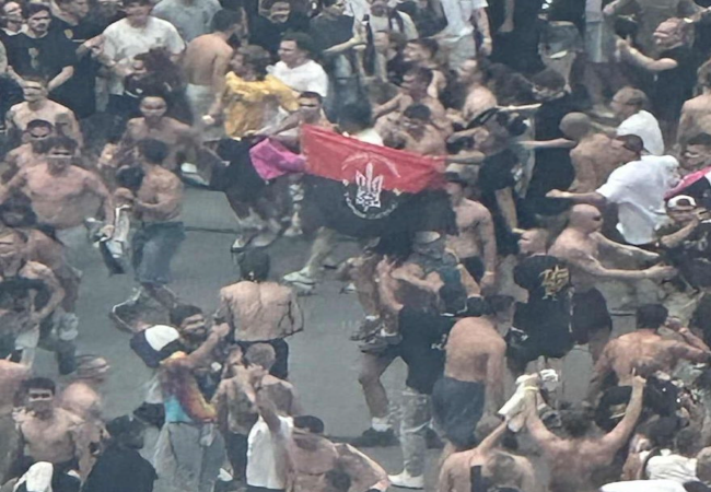 L’incident de Varsovie : La résurgence des symboles nazis en Ukraine mise en lumière