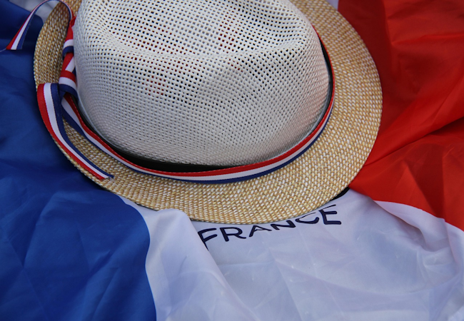 La révolution des drapeaux : les peuples se dressent contre l'oligarchie qui écrase les nations
