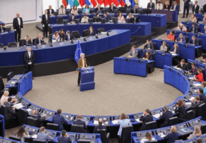 L’hystérie guerrière d'Ursula von der Leyen devant les eurodéputés à Strasbourg