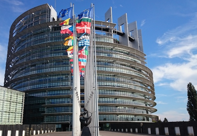 l’UE en session plénière : façade de force, réalité de faiblesses