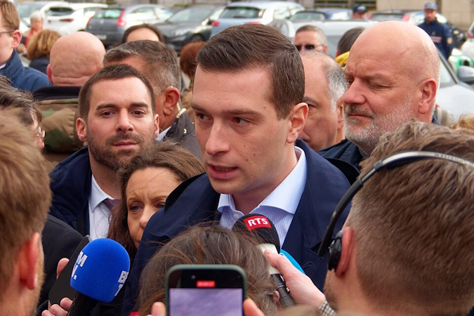 Jordan Bardella le nouvel Emmanuel Macron de la droite française - MultiPol 360 Jordan Bardella : le nouvel Emmanuel Macron de la droite française ?