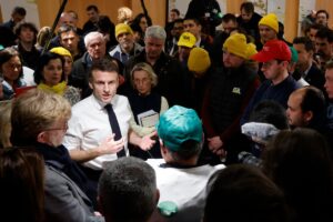 Emmanuel-Macron-debat-face-aux-agriculteurs-1812619 - MultiPol 360