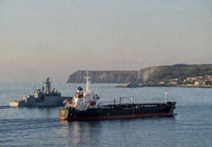 Arraisonnement militaire d’un pétrolier : un geste de piraterie et les failles de la politique européenne