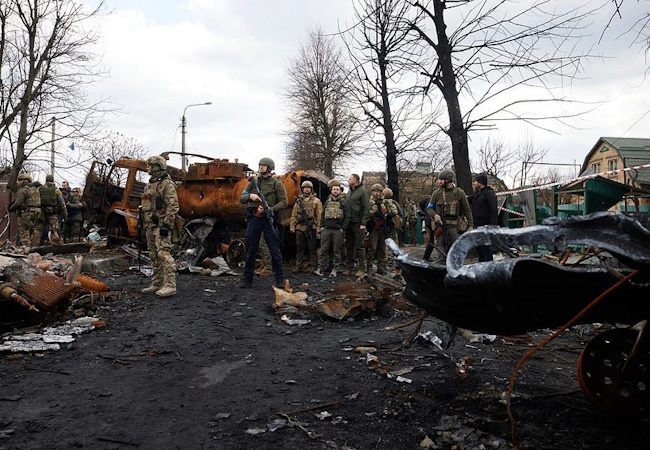 Vers une paix contrainte en Ukraine ? analyse des négociations diplomatiques et de la crise économique