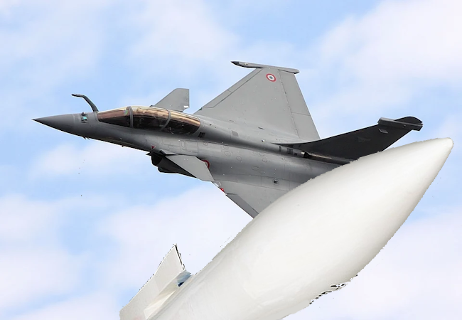 La « dissuasion avancée » de Macron : un transfert de garde nucléaire qui menace la souveraineté française ?