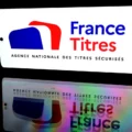 White sign with the France Titres logo (blue 'France', red 'Titres') on a black background, with a reflected image below.