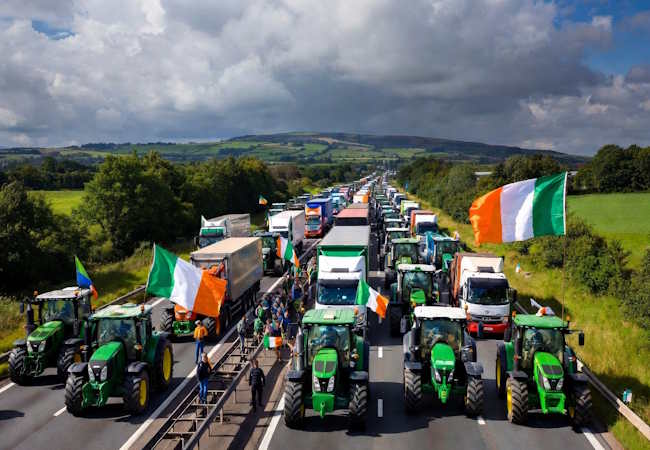 L’Irlande paralysée par les blocages des camionneurs et des agriculteurs