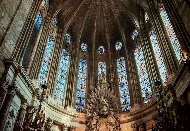 Macron viole Notre-Dame : un président païen impose sa marque sur le patrimoine religieux français